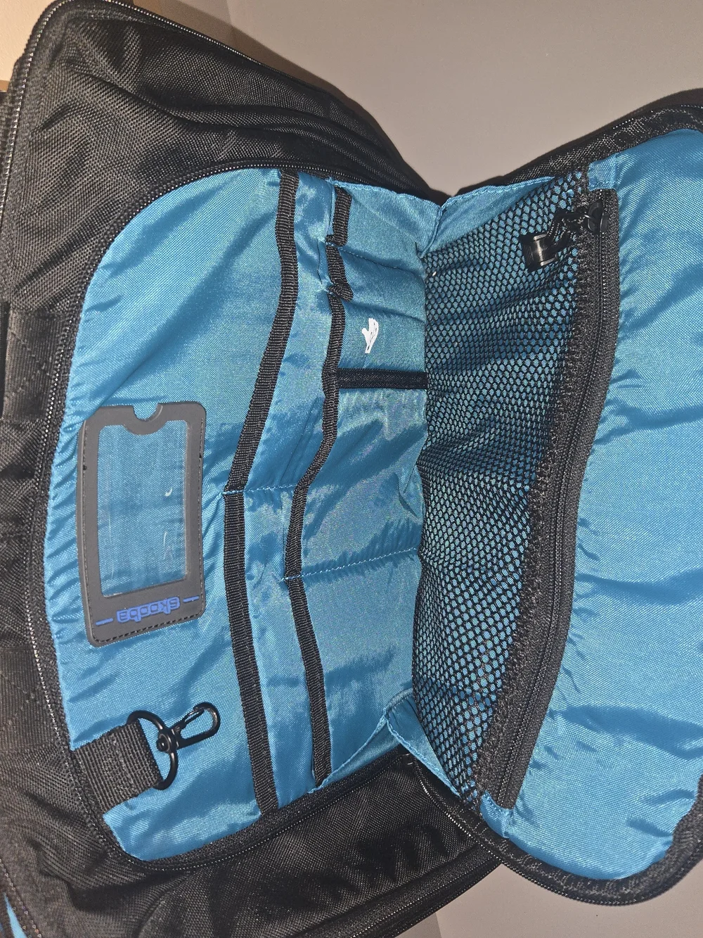 Skooba Black Laptop Messenger Bag with Blue Accents Like New